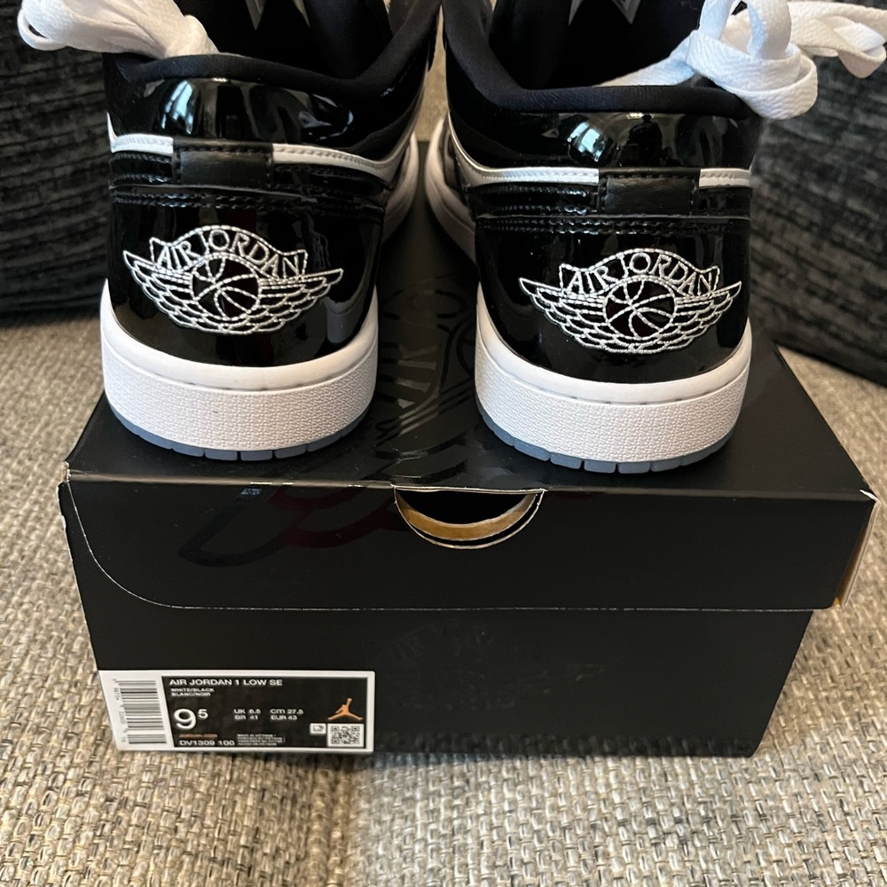 Nike Air Jordan 1 Low SE - Black & White 9.5
